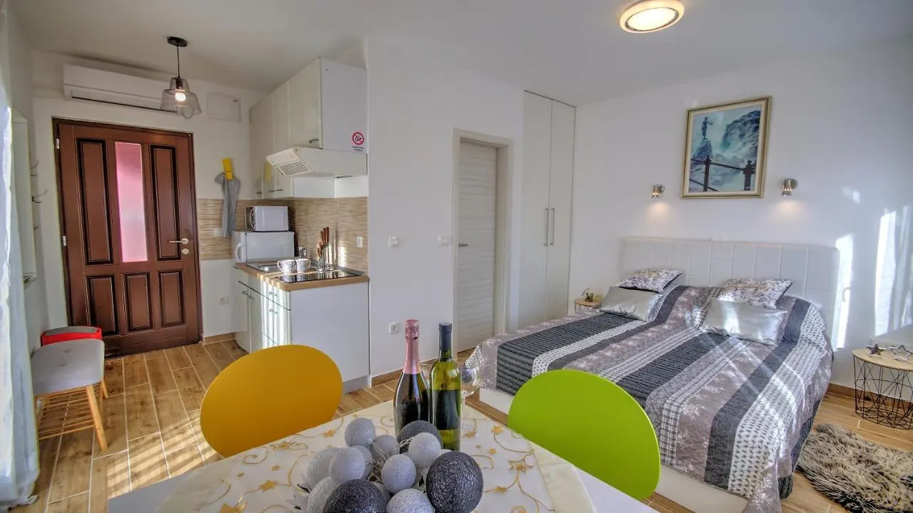 Studio Apartment Margarita contacts